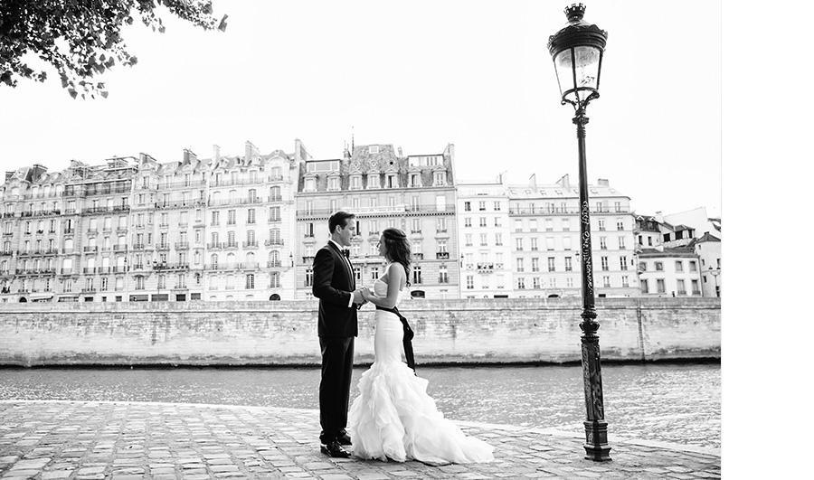 Elopement Photographer in Paris for your destination wedding