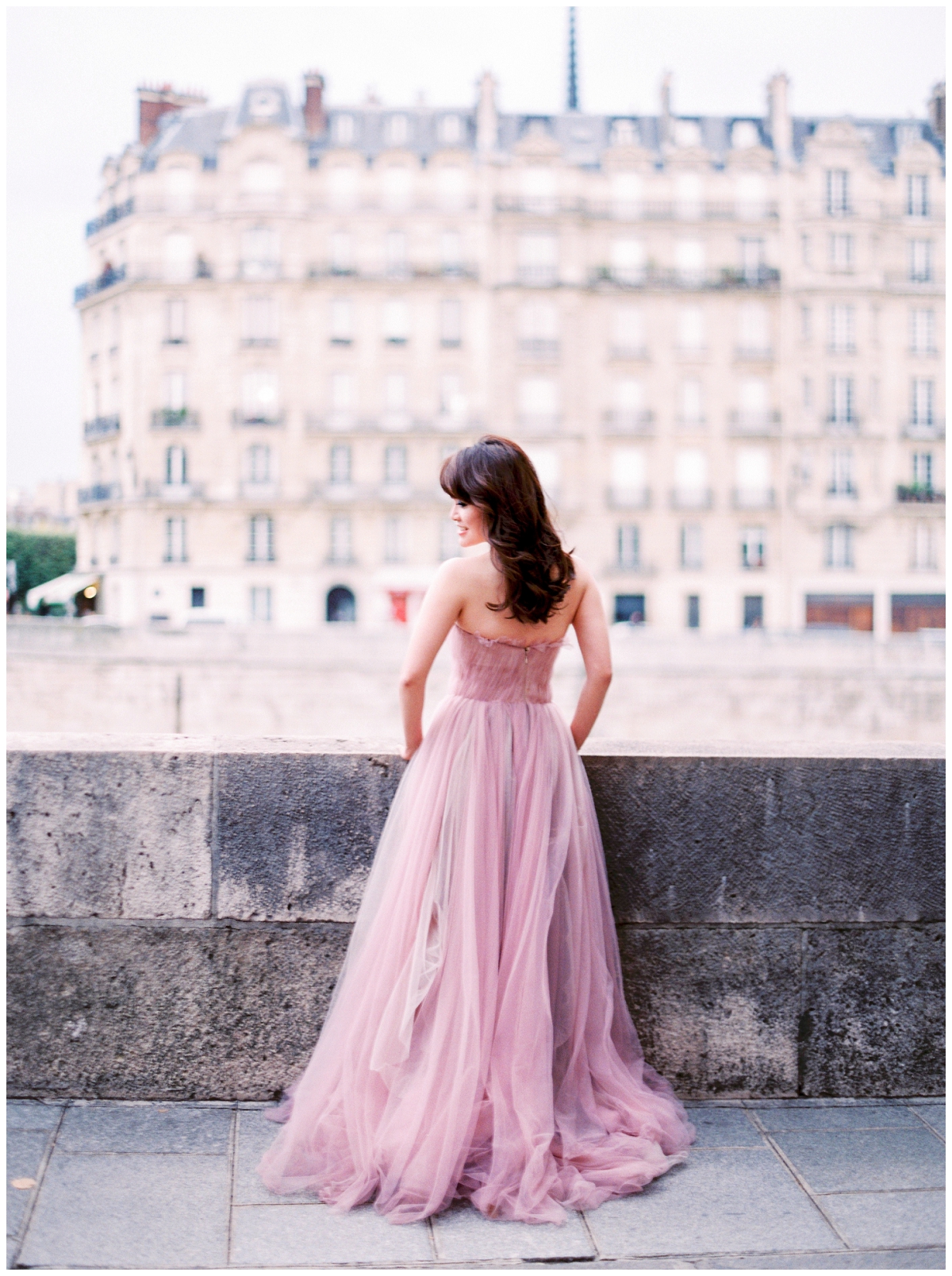 pre wedding photographer in paris engagement