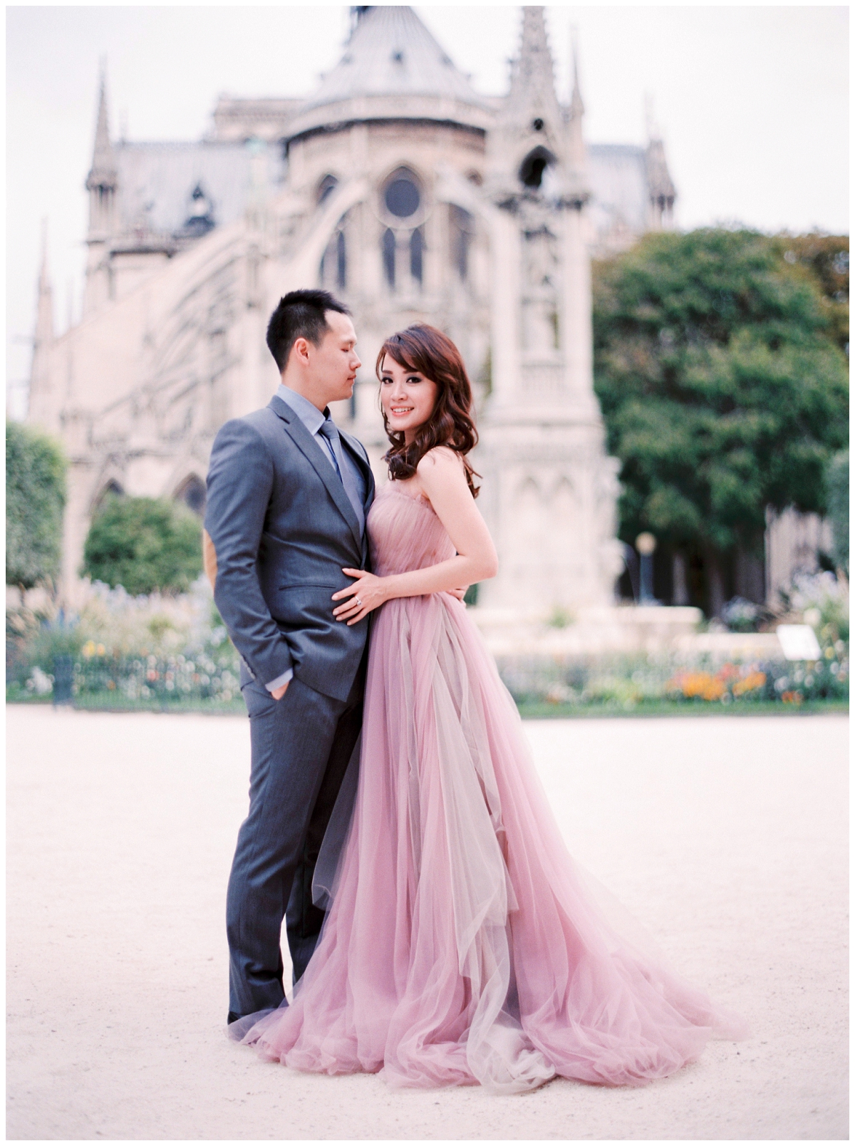 Film-photographer-in-paris-engagement-wedding-le-secret-d-audrey (14)