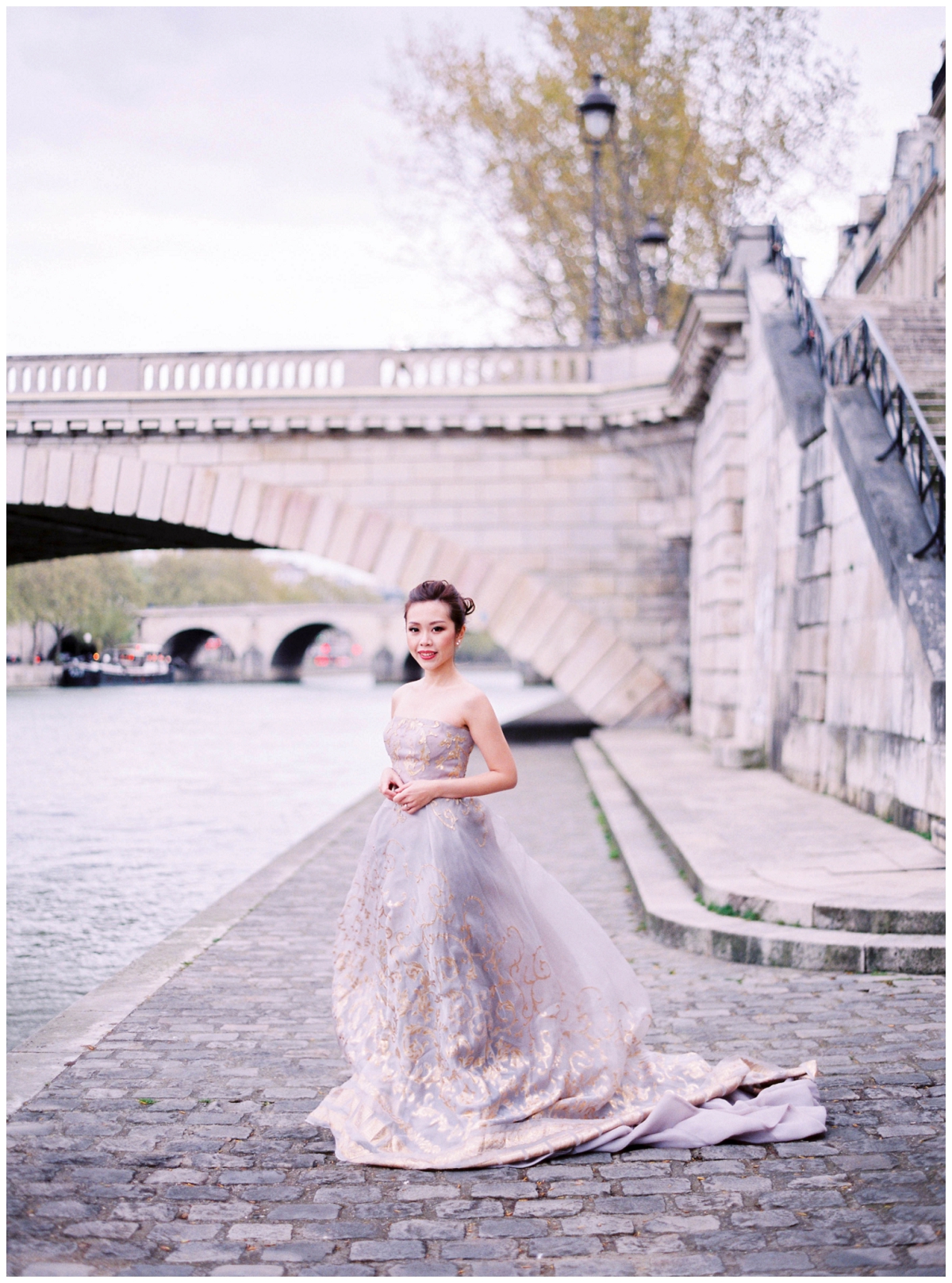 Paris-photographer-Secret-d-Audrey-pre-wedding-engagement-fim (27)