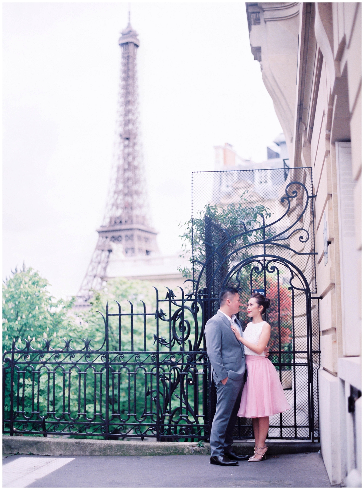 Paris-photographer-Secret-d-Audrey-pre-wedding-engagement-fim (3)