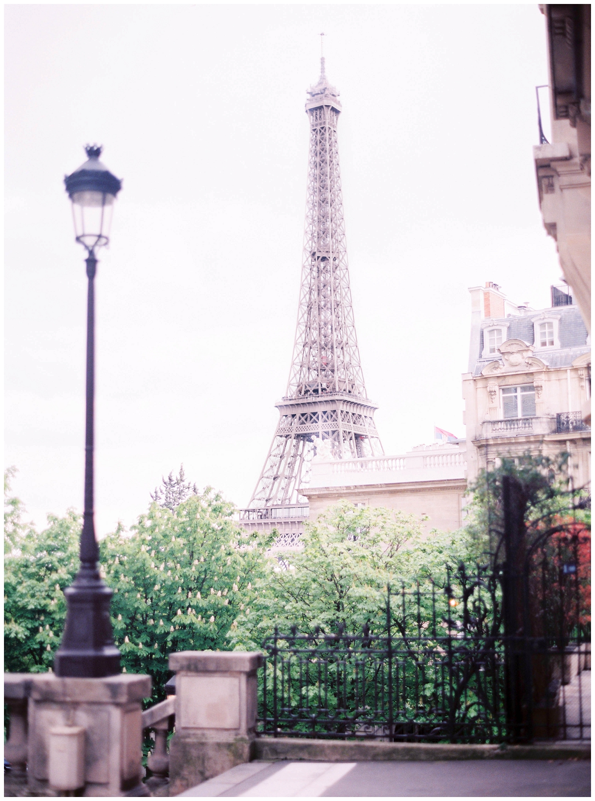 Paris-photographer-Secret-d-Audrey-pre-wedding-engagement-fim (9)