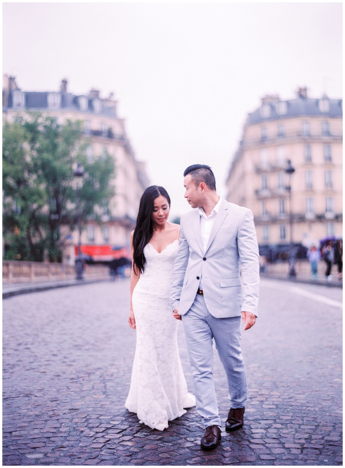Paris-photographer-france-engagement-pre-wedding-film-shooter-le-secret-d-audrey (4)