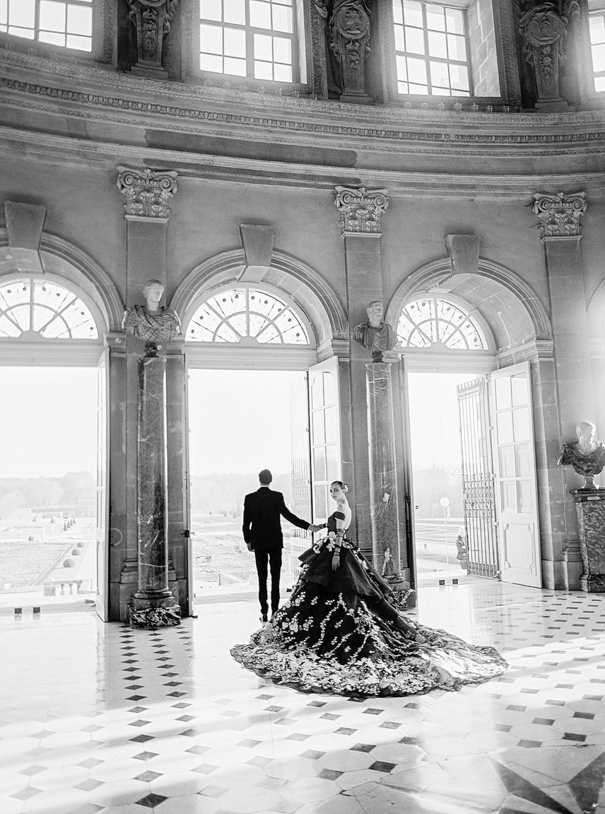 chateau pre wedding photo shoot chateau de vaux le vicomte