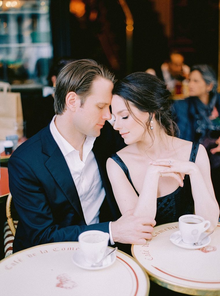 cafe shot for a romantic photo shoot in Paris with a photographer