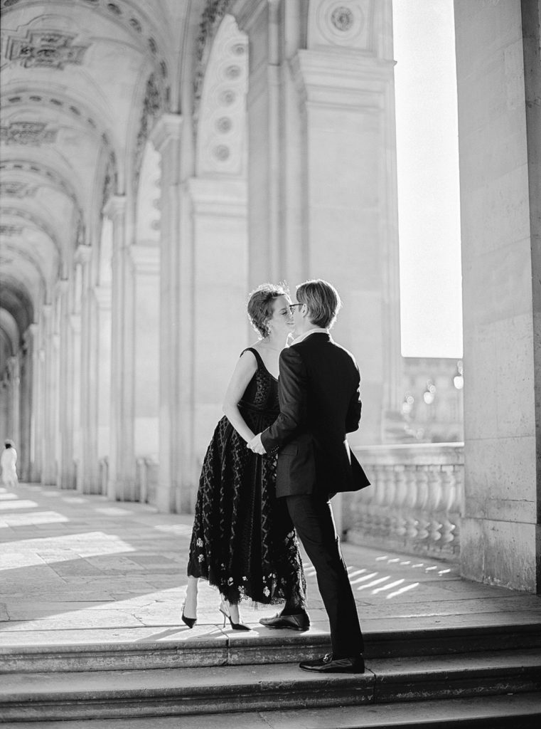 Black and white photography at the Louvre for an engageent session