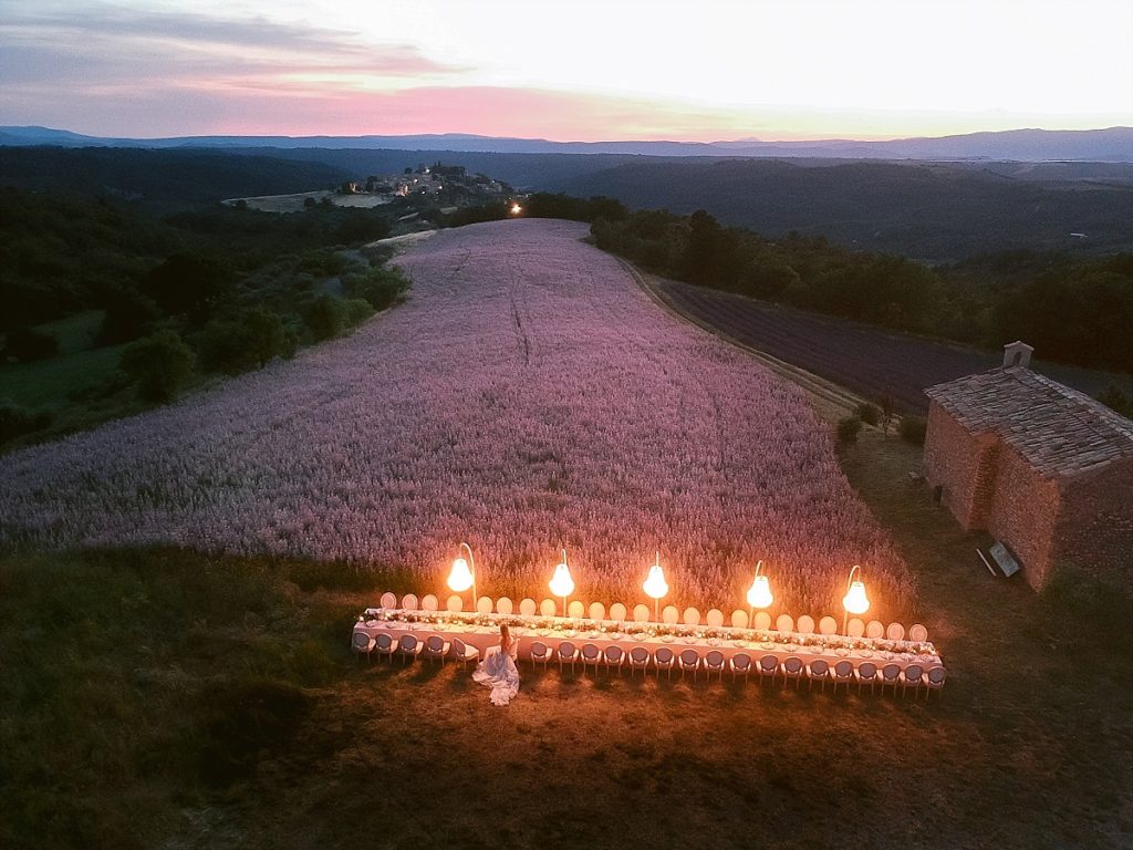 wedding photographer in provence le secret'audrey in the lavender fields