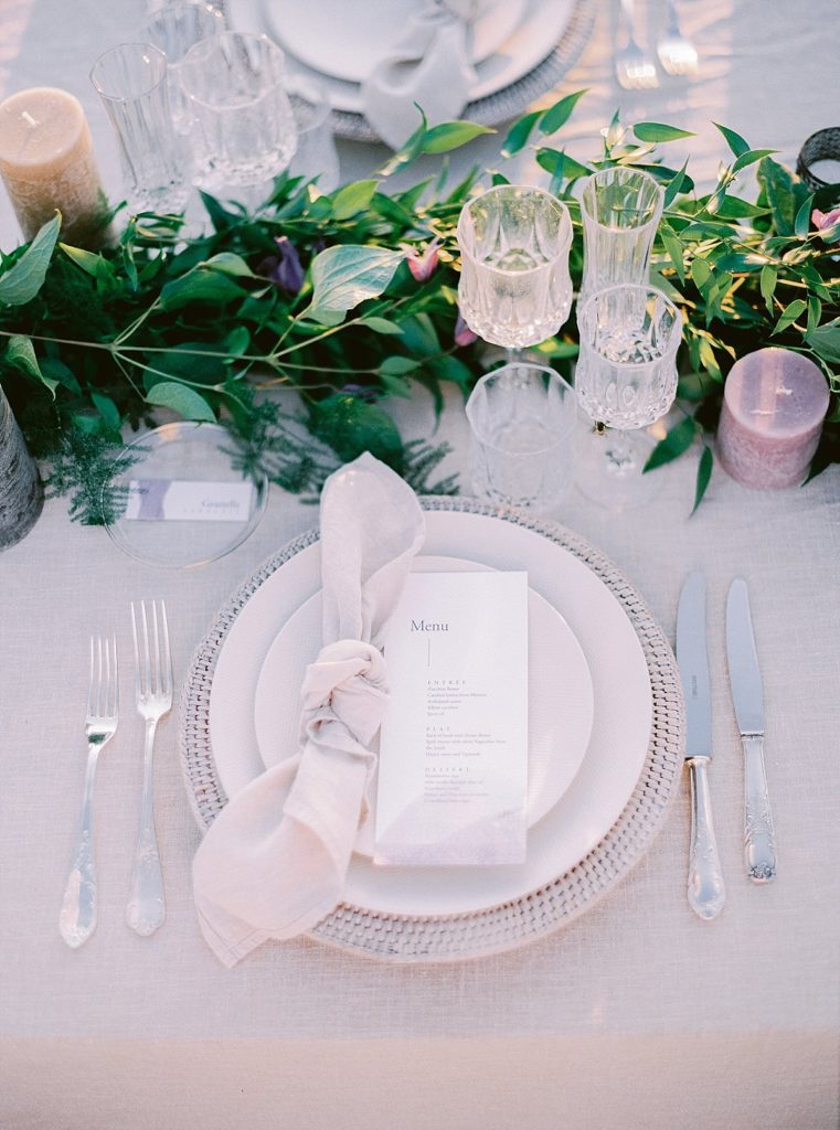 wedding photographer in provence le secret'audrey in the lavender fields