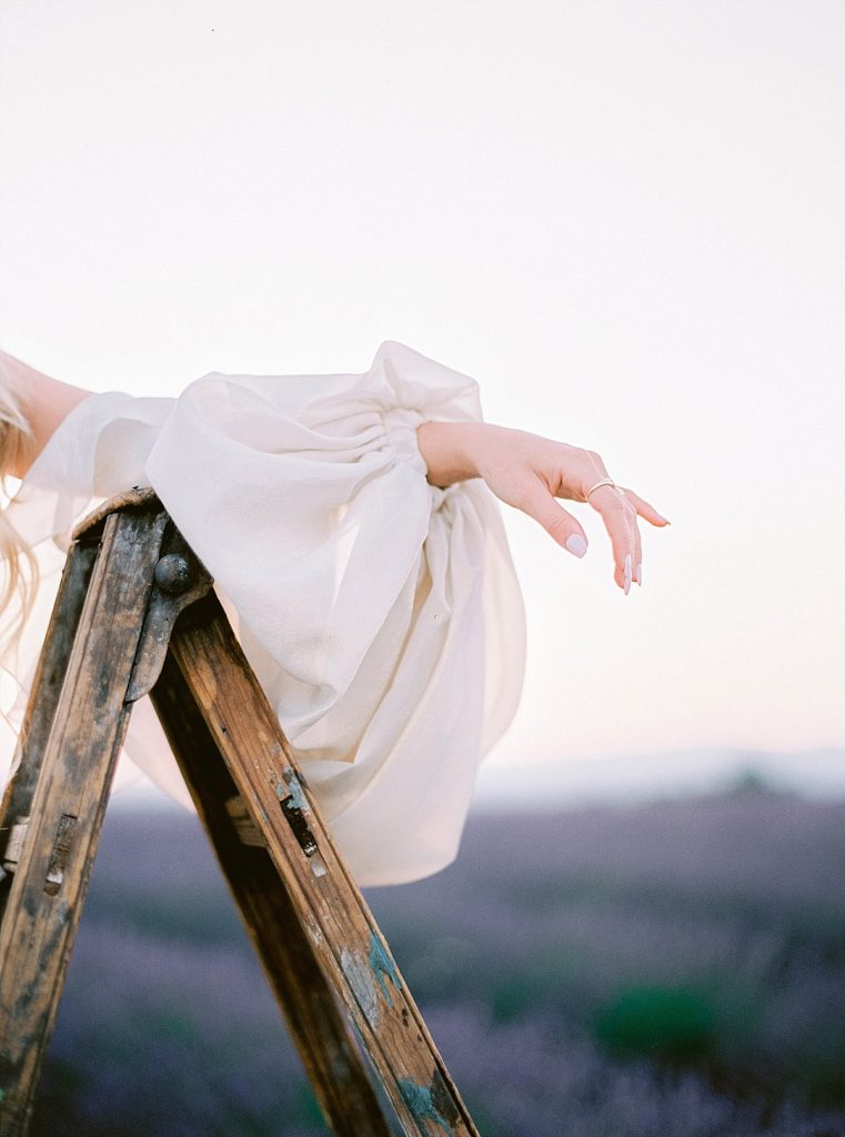 wedding photographer in provence le secret'audrey in the lavender fields