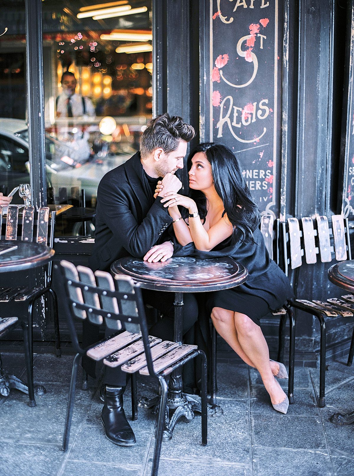 couple in paris during their anniversary shoot
