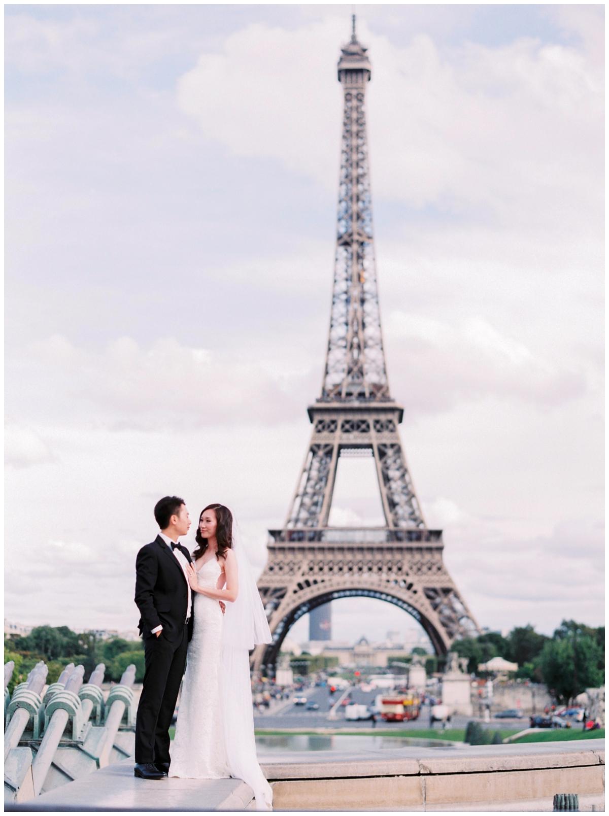 eiffel tower bride and groom pre wedding shoot - Le Secret D'Audrey