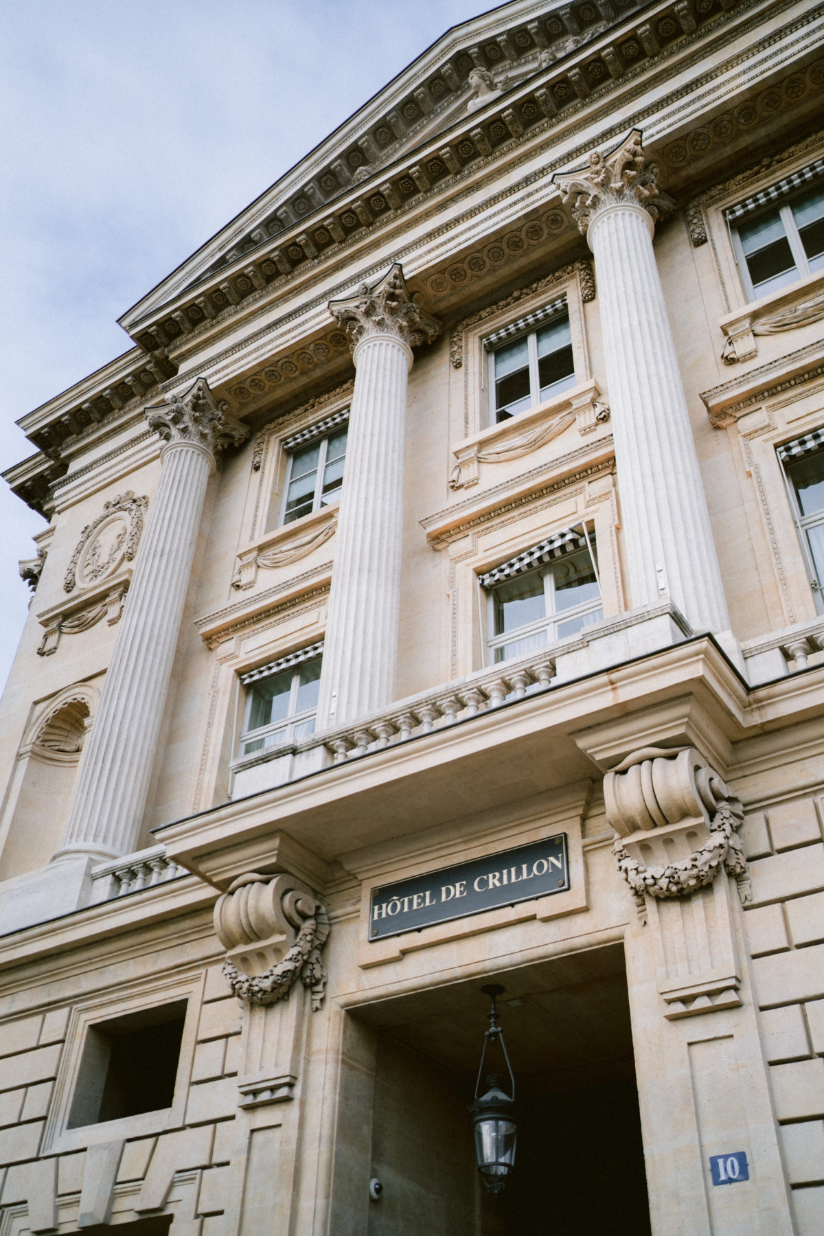 The entrance of the hotel de Crillon Paris 