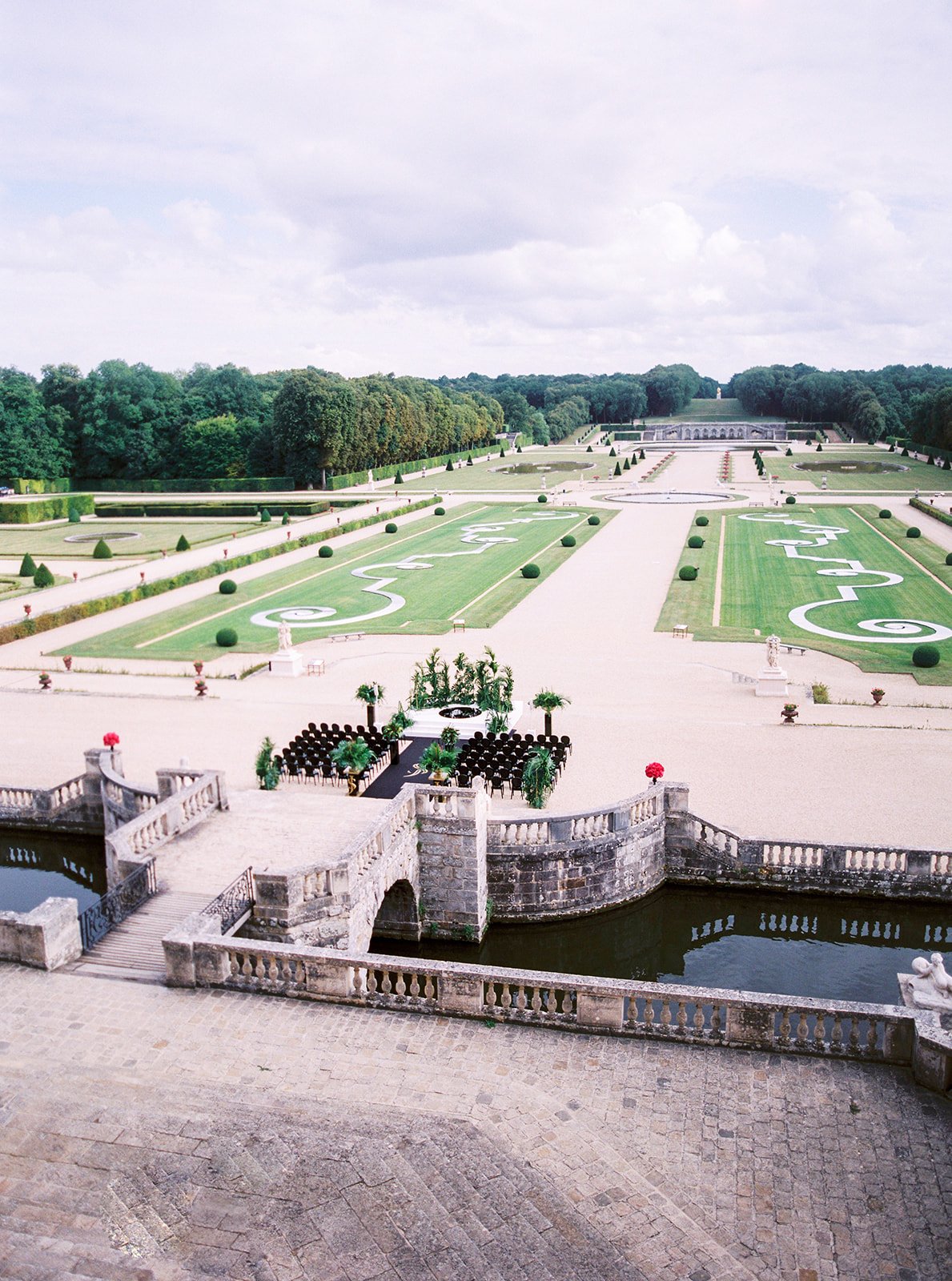 A wedding ceremony in the garden of the Chateau de Vaux le Vicomte 