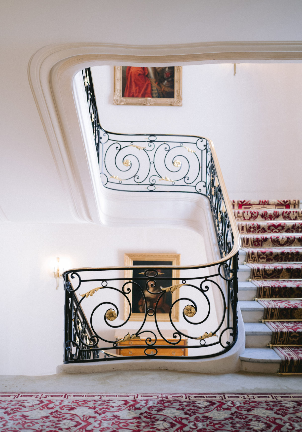 staircase of the plaza athénée 