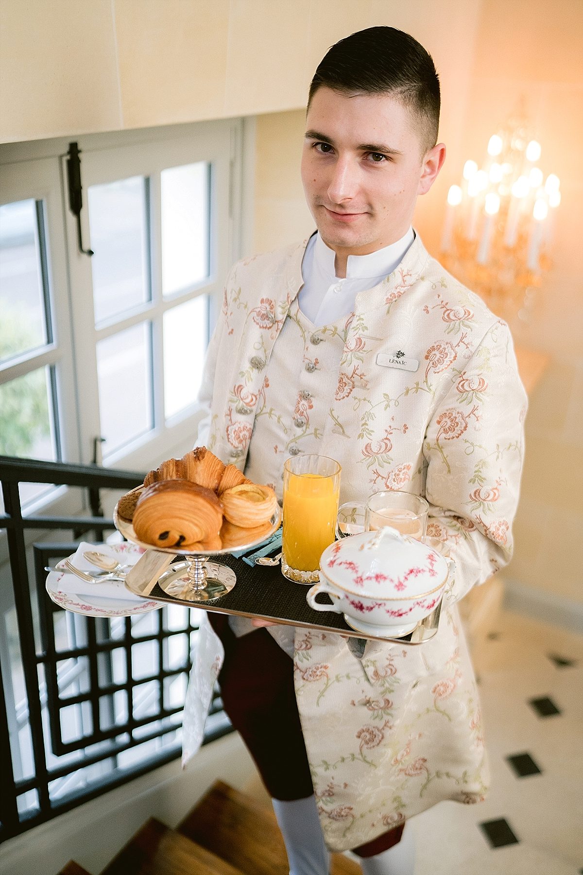 the butler of les airelles versailles le grand contrôle bringing the breakfast to the couple 