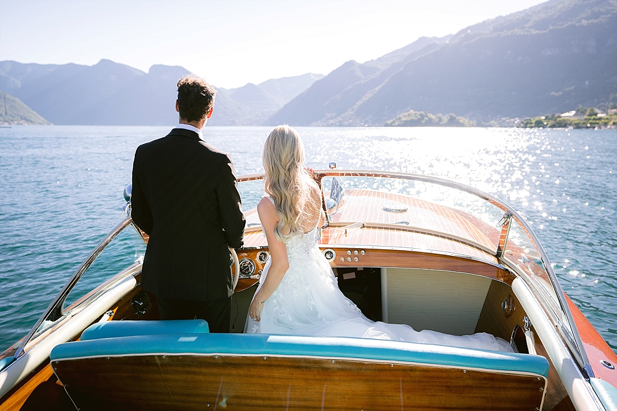 Villa Balbiano Lake como
Luxury wedding 
Photographer lake como 
Bride and groom on a riva boat 