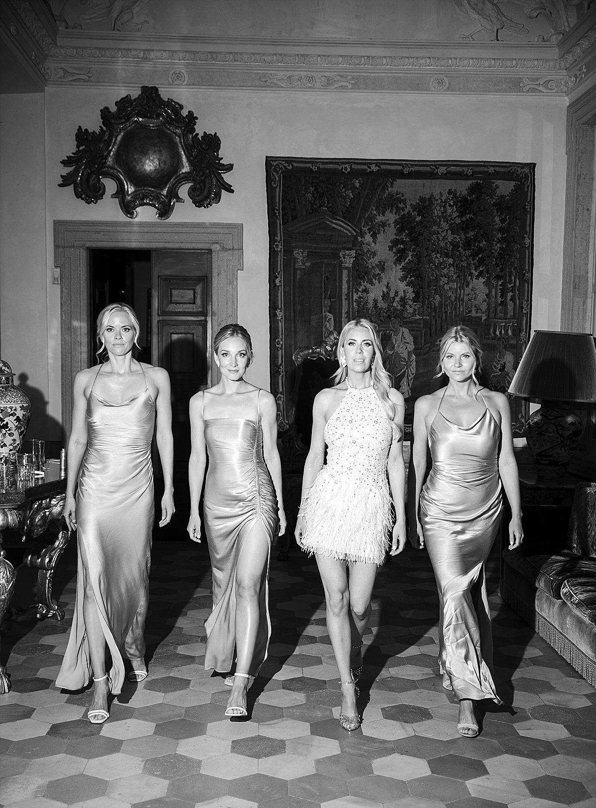 Villa Balbiano Lake como
Luxury wedding 
Photographer lake como 
Bride and her bridesmaids 