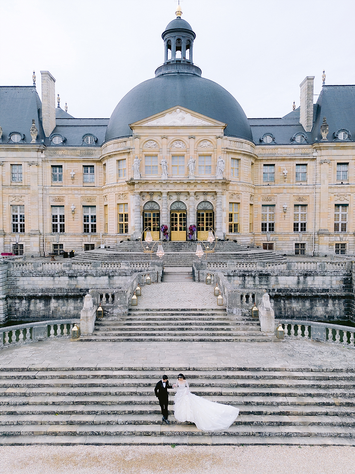 LUXURY WEDDING IN PARIS CHATEAU DE VAUX LE VICOMTE 
